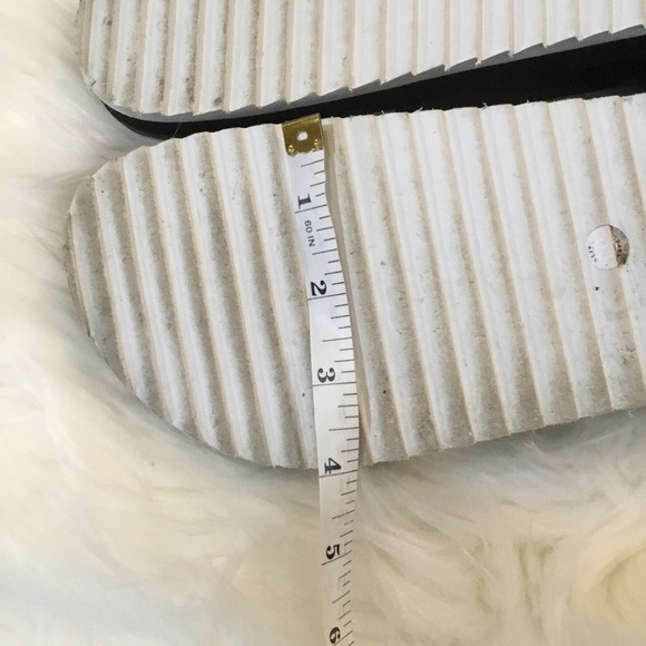 STYLUS size 8 black & white sandal with adjustable Velcro at heel - Picture 13 of 16